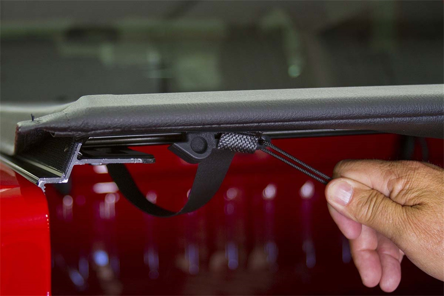 Tonneau CoverLiteRider Access Cover 31129 fits 0105 Ford Explorer