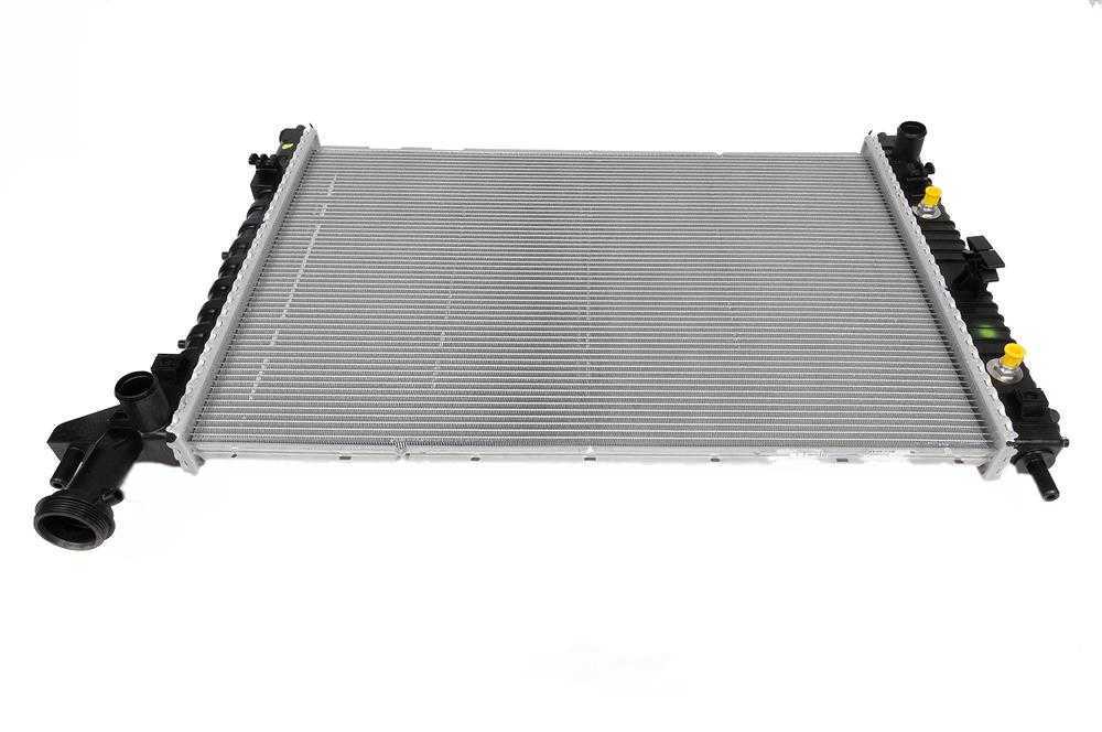 GM GENUINE PARTS CANADA 21818 — Radiateur