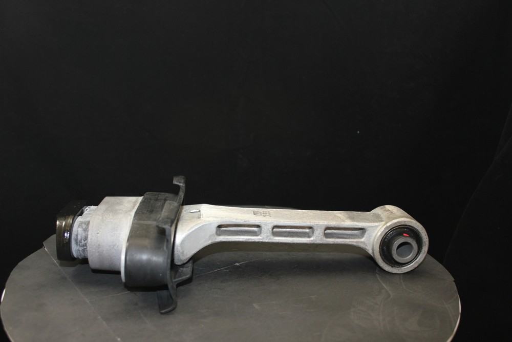 Foto de Soporte Amortiguador de Torque del Motor para Kia Cadenza 2014 Marca DEA PRODUCTS Número de Parte A71049